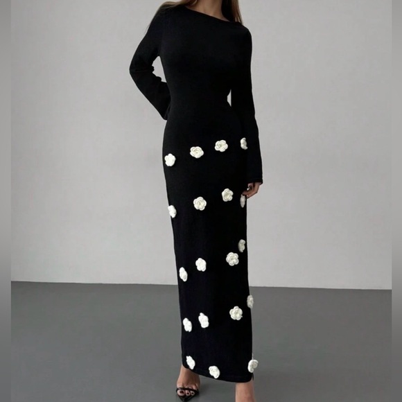FLORAL CONSTELLATION Black + White Long Sleeve Crochet Flower Maxi Dress LARGE - Picture 5 of 7